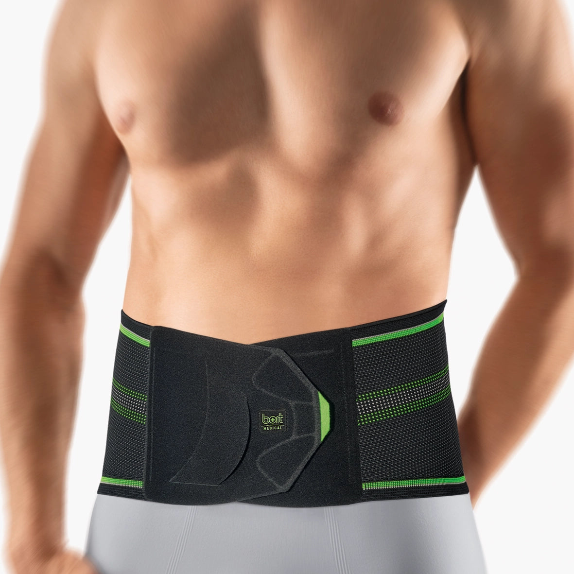 Die Abbildung zeigt die Bort StabiloBasic Sport Rückenbandage, eine Bandage zur Unterstützung und Stabilisierung der Lendenwirbelsäule während sportlicher Aktivitäten. Die Bandage besteht aus atmungsaktivem, elastischem Material, das eine gezielte Kompression bietet, um den unteren Rücken zu entlasten und Rückenschmerzen vorzubeugen. Die Bort StabiloBasic Sport Rückenbandage sorgt für eine verbesserte Haltung, unterstützt die Muskulatur und bietet hohen Tragekomfort.