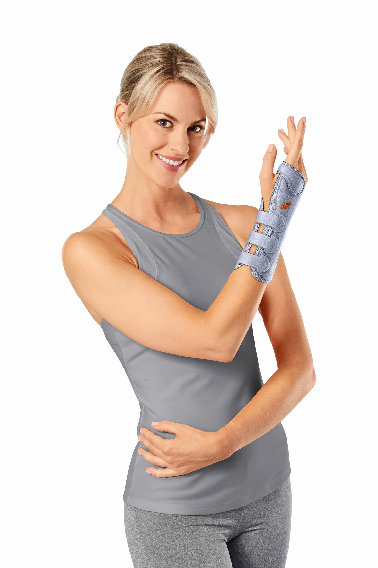 Die Abbildung zeigt die Sporlastic ManuHit Carpal Bandage, eine Bandage zur gezielten Stabilisierung des Handgelenks. Sie besteht aus elastischem, atmungsaktivem Material und ist anatomisch geformt, um optimalen Tragekomfort zu bieten. Die Bandage ist mit einer integrierten Schiene ausgestattet, die das Handgelenk stabilisiert und entlastet, was besonders bei Beschwerden wie dem Karpaltunnelsyndrom hilfreich ist.