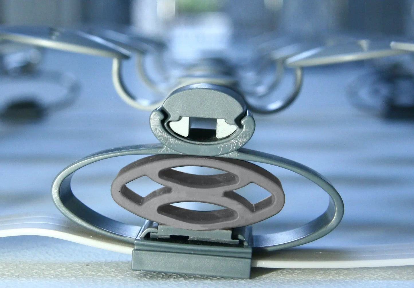 Diese Matratze ist speziell für Menschen nach einem Schlaganfall entwickelt und bietet eine angepasste Druckverteilung, um den Komfort und die Erholung zu fördern. Die Matratze verfügt über eine integrierte Mikro-Stimulationstechnologie, die leichte Bewegungen unterstützt und so die Mobilität fördert.