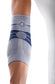 Die Abbildung zeigt die Bauerfeind EpiTrain Bandage, eine elastische Bandage zur Unterstützung des Ellenbogengelenks. Sie besteht aus atmungsaktivem, hautfreundlichem Material und bietet eine gezielte Kompression durch integrierte Silikonpelotten, die sanften Druck auf den Ellenbogen ausüben. Diese Funktion hilft, Schmerzen zu lindern, Schwellungen zu reduzieren und die Heilung bei Beschwerden wie dem Tennisellenbogen oder dem Golferellenbogen zu fördern.