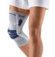 Das Bild zeigt die Bauerfeind GenuTrain P3 Kniebandage, eine hochentwickelte Bandage. Sie bietet gezielte Unterstützung, ohne die natürliche Bewegung einzuschränken, und eignet sich für sportliche Aktivitäten und den Alltag.