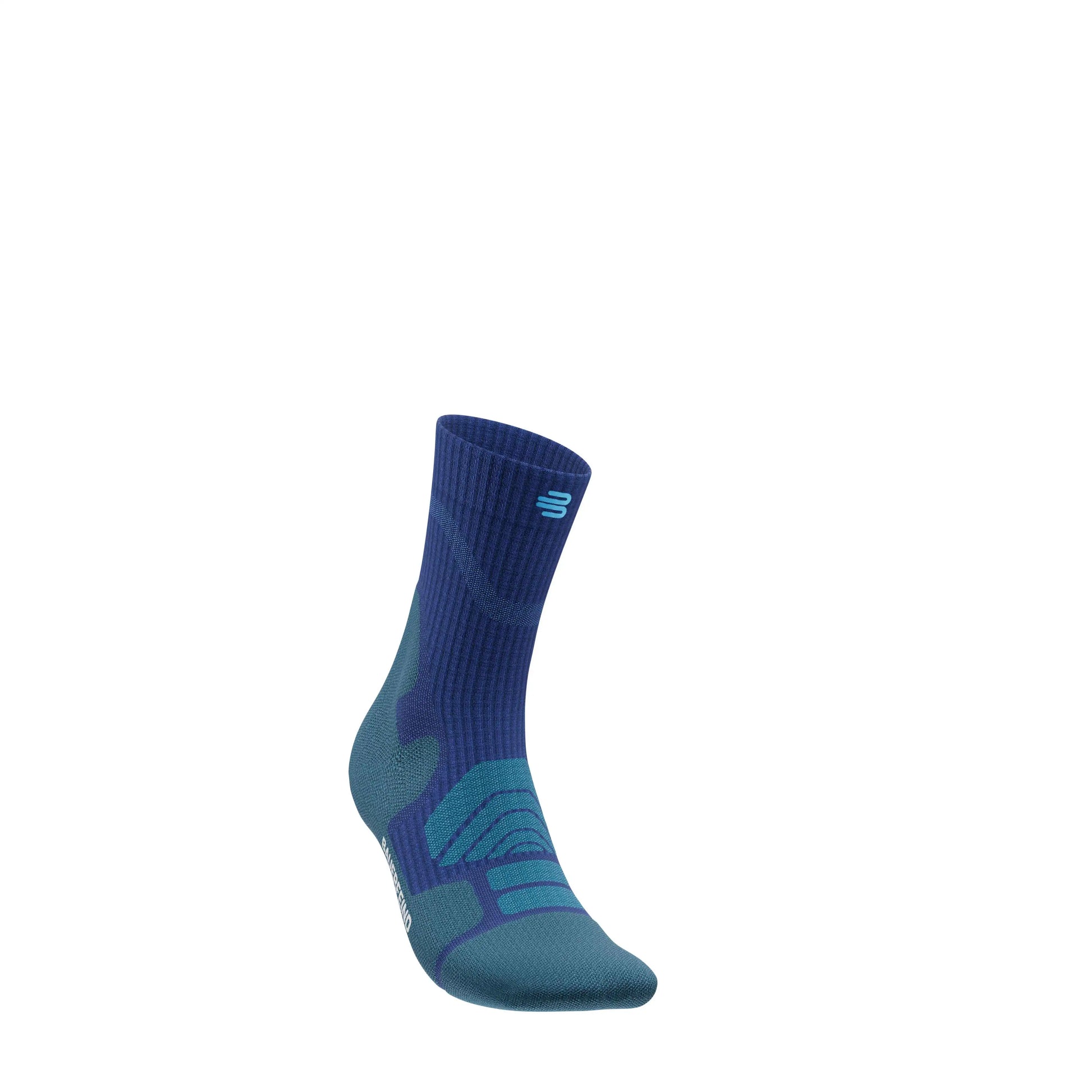 Das Bild zeigt die Bauerfeind Outdoor Merino Mid Cut Socks für Damen, knöchelhohe Socken. Die Kompression ist leicht und unterstützt die Blutzirkulation, während die mittelhohe Passform den Knöchel sanft umschliesst. Diese Socken sind speziell für Outdoor-Aktivitäten entwickelt und bieten Komfort und Schutz. 
