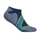 Das Bild zeigt die Bauerfeind Run Performance Low Cut Socks für Herren. Die Socken sind ergonomisch geformt und bieten gezielte Kompression im Mittelfussbereich, um die Fussmuskulatur während des Laufens zu unterstützen. 